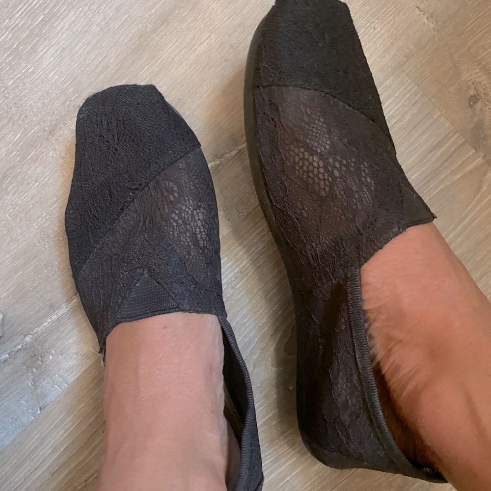 Tom’s Black Lace Flats